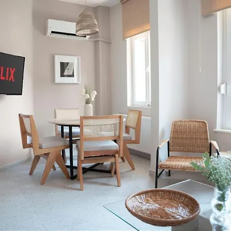 Bright And Cozy 2br In The Center Of Buyukada
